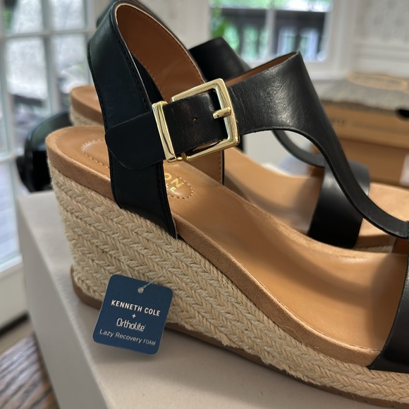 Kenneth Cole Reaction Black Wedge Sandals - Picture 3 of 6